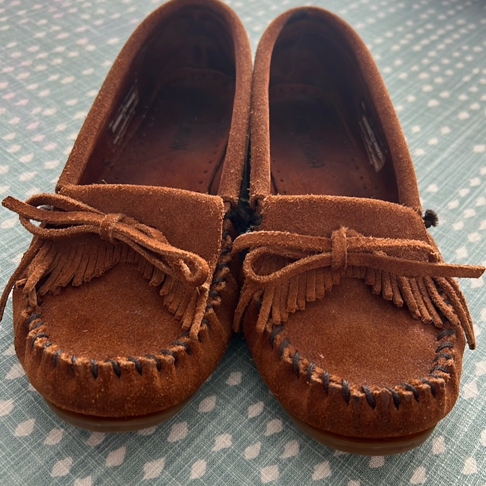 Minnetonka Moccasins - Style 402 - Women’s 7.5